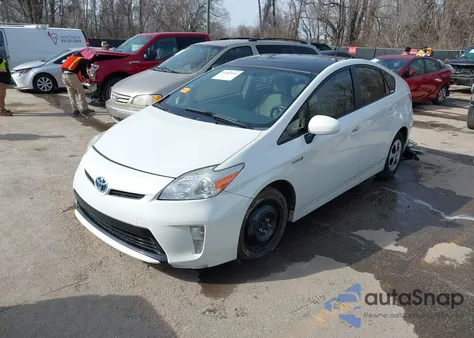 2013 Toyota Prius Three z USA, uszkodzony, nr VIN JTDKN3DU3D5559477